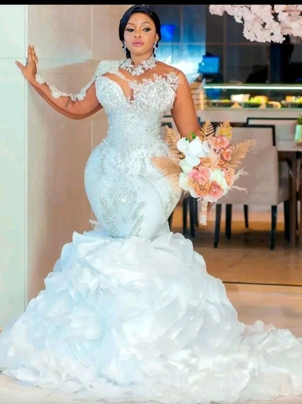 Elegant White Mermaid Wedding Dress with Lace Appliqué
